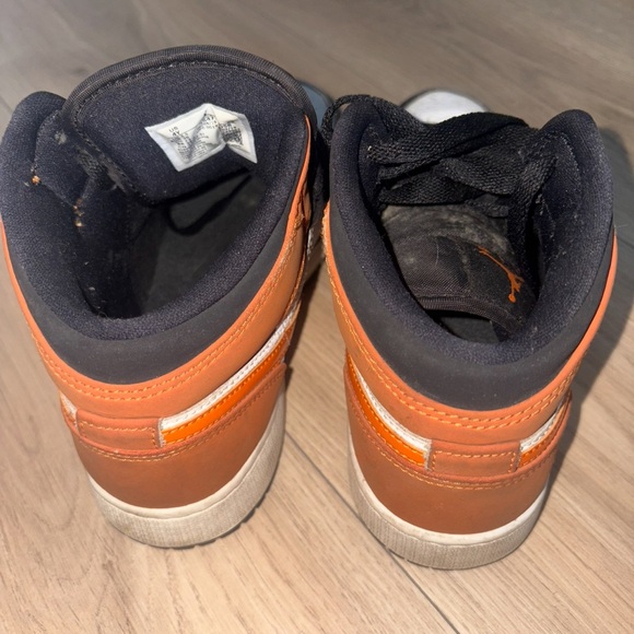Jordan 1 Mid Shattered Backboard - Picture 4 of 5